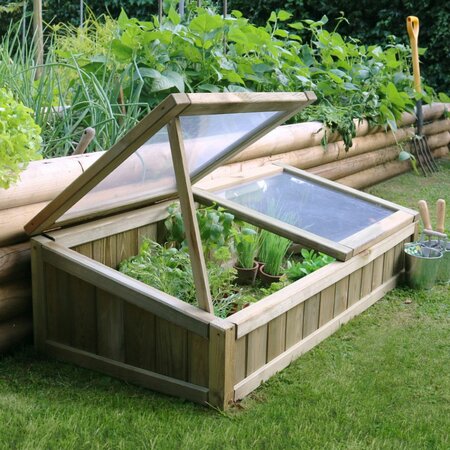 SMALL-SPACE COLD FRAME